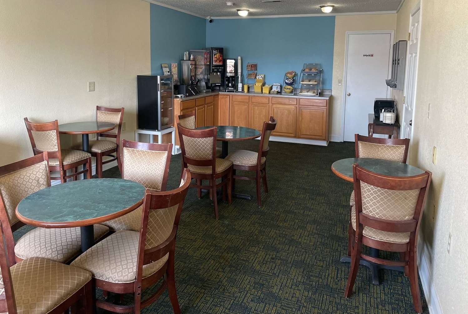 Days Inn by Wyndham Hannibal 19/22