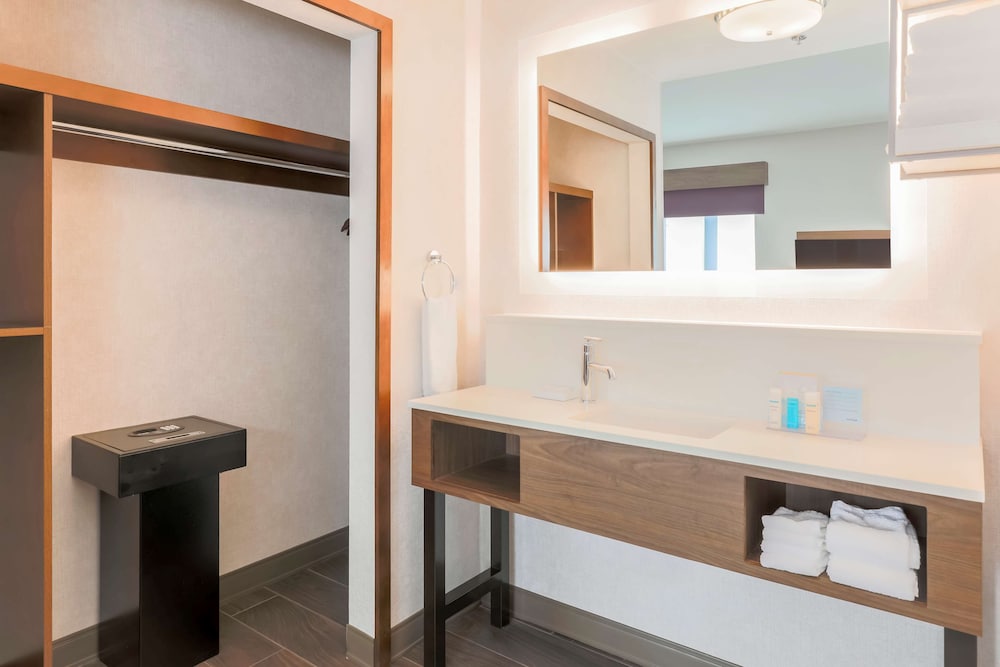 Hampton Inn & Suites Windsor - Sonoma Wine Country 8/40