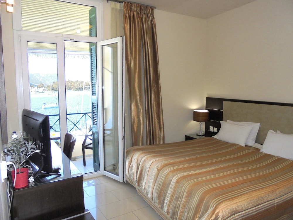 Hotel Manessi 8/62