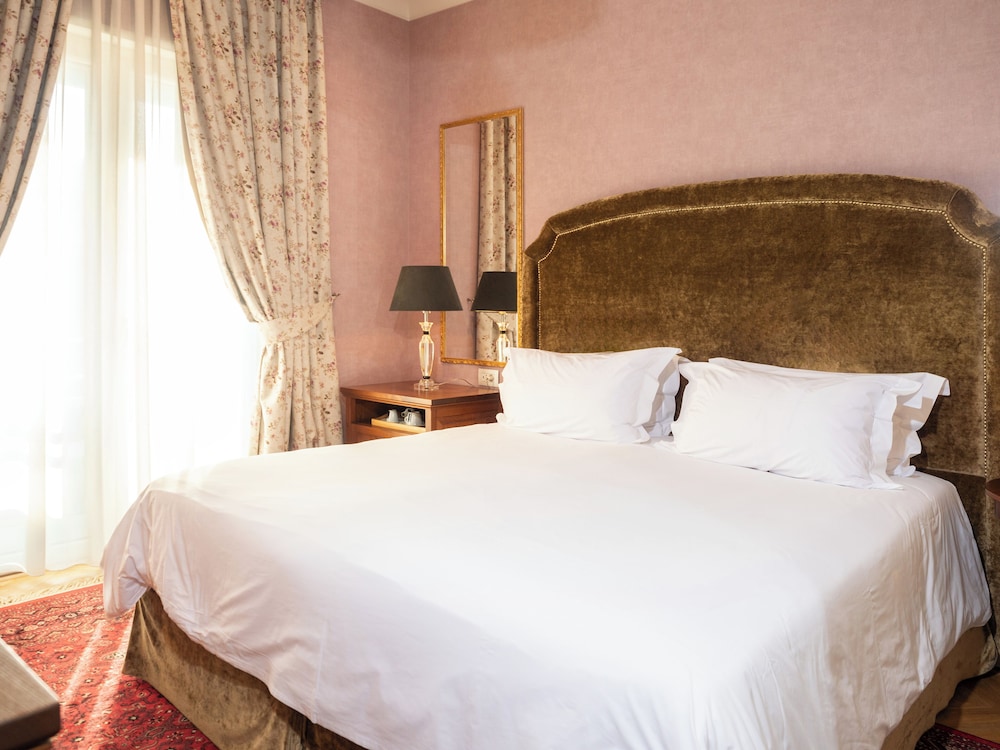 Deluxe Room with bath