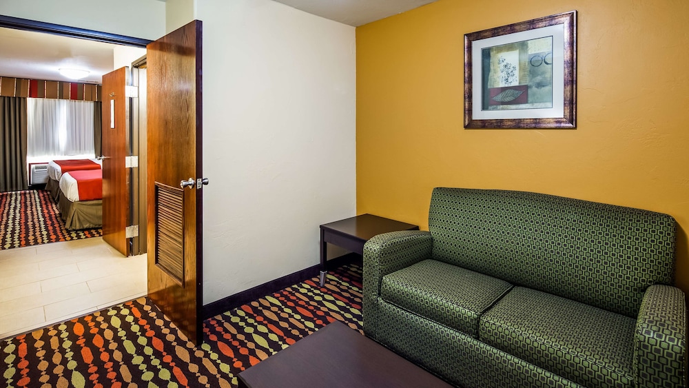 Best Western Greentree Inn & Suites 17/27