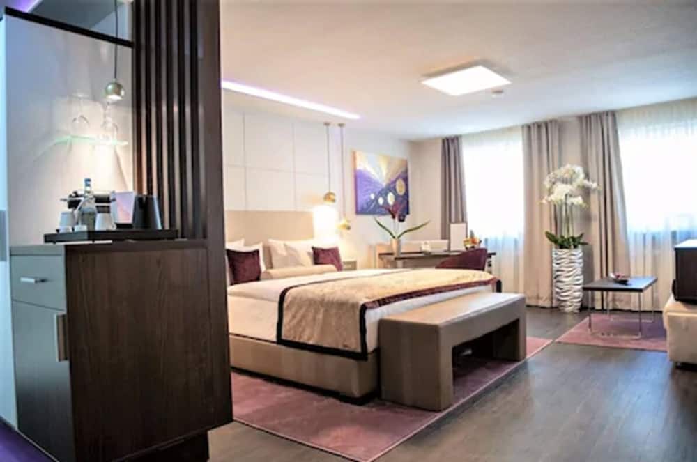 Hotel Merkur 9/52