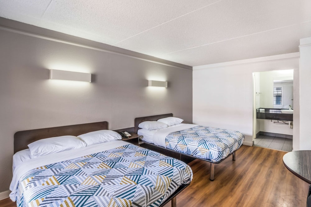 Motel6 Dallas, TX - Market Center 10/45