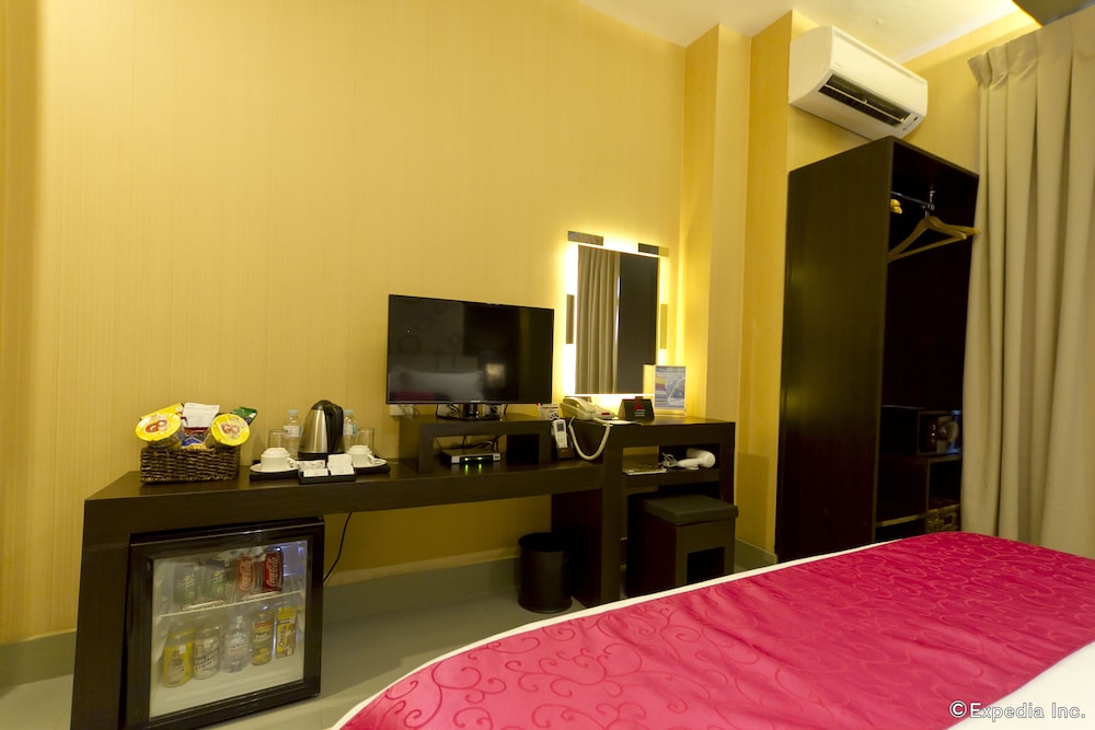Eloisa Royal Suites 51/58