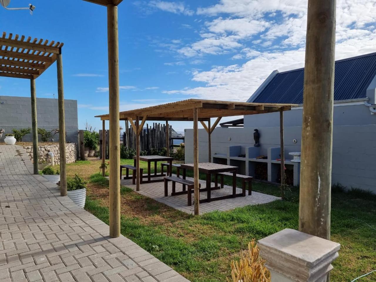 Rustic Hill Accommodation 24/32