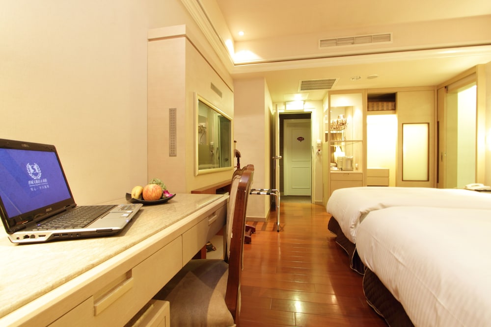 Erin Hotel 35/38