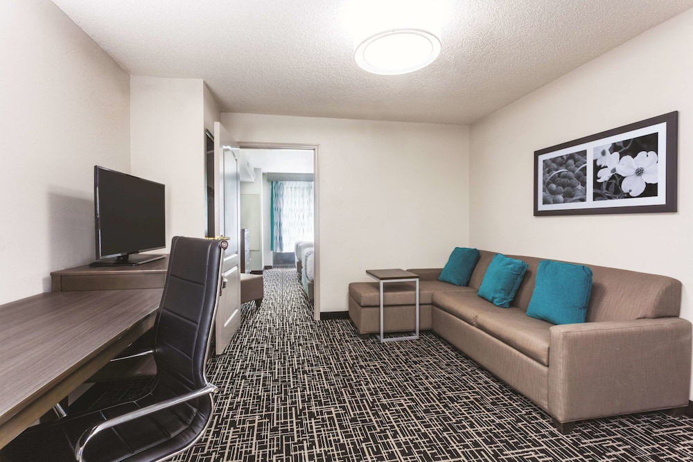 La Quinta Inn & Suites by Wyndham Covington 27/45