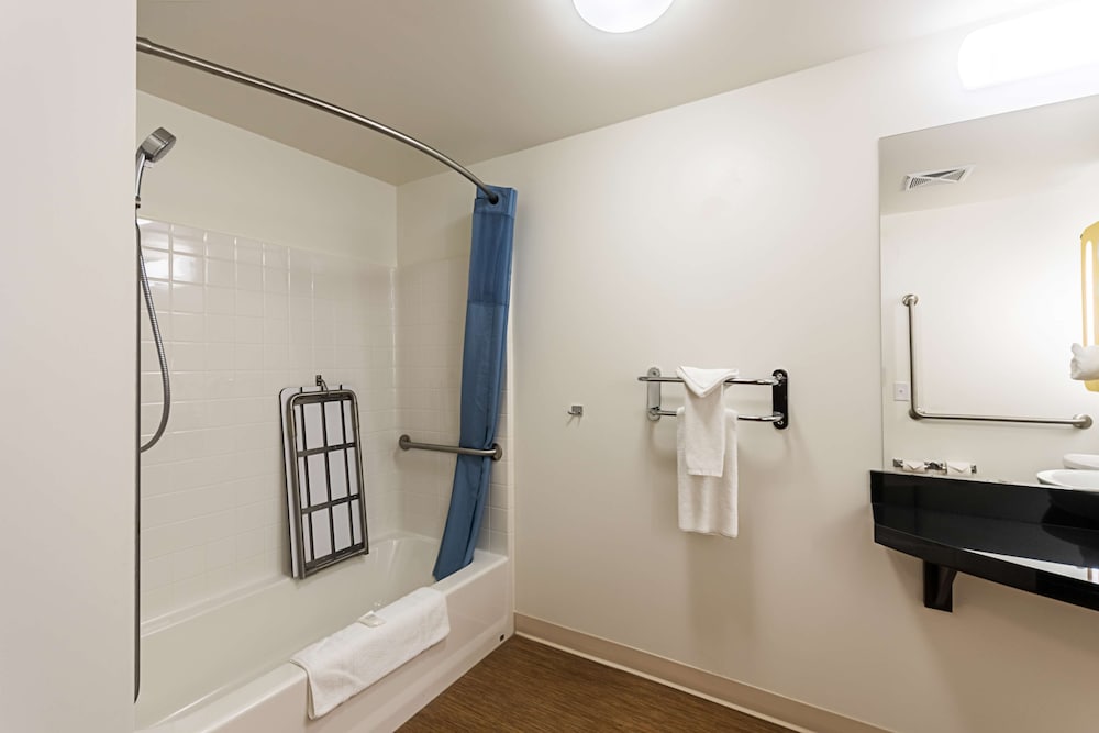 Motel6 Moosomin, SK 35/37