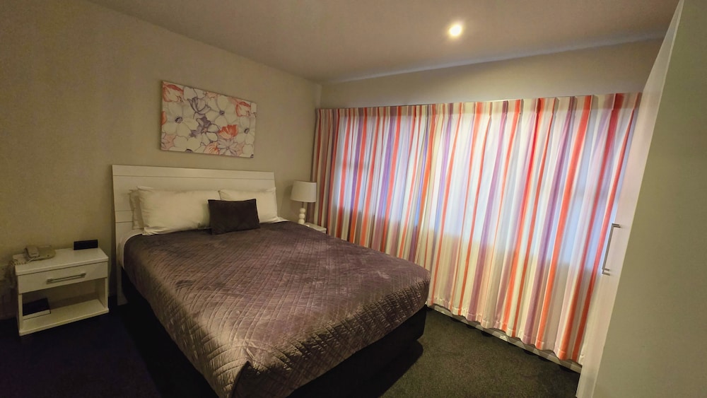 Suite, Apartment, 1 Queen and 1 Single Bed, Kitchen