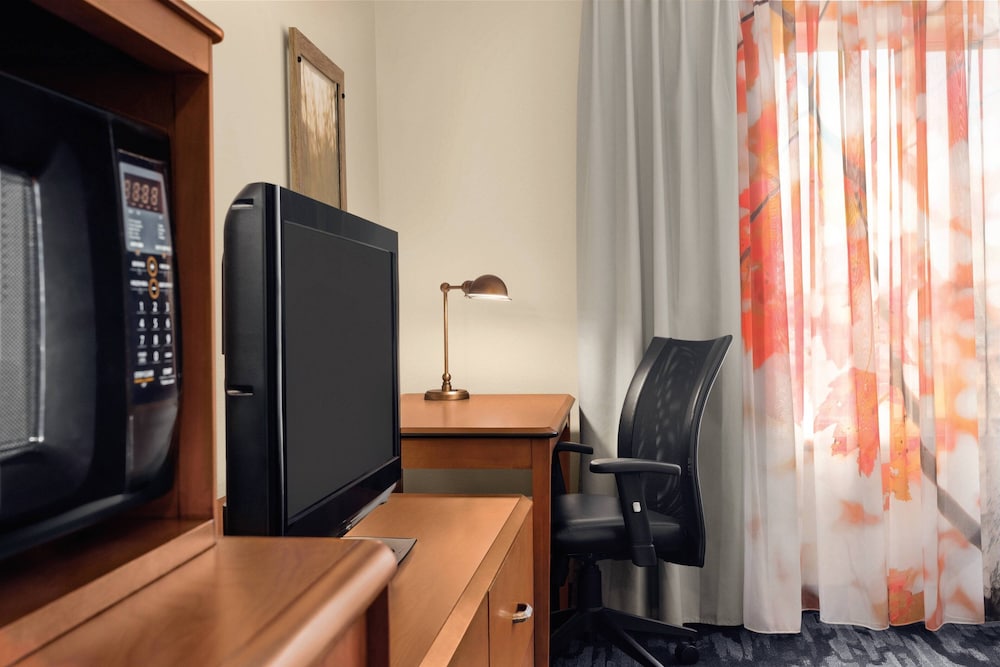 Fairfield Inn And Suites Tupelo 24/44