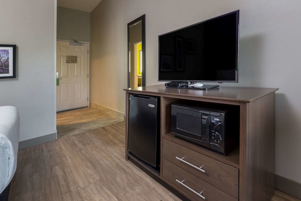 La Quinta Inn & Suites by Wyndham Visalia/Sequoia Gateway 22/60