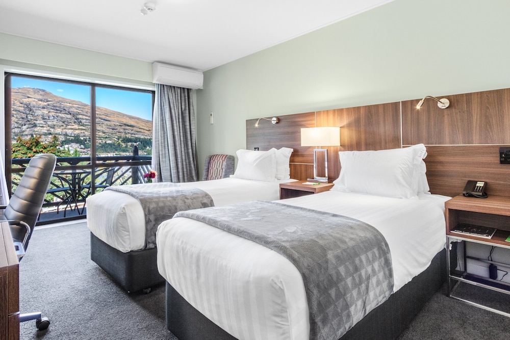 PREMIUM, MULTIPLE BEDS, LAKE VIEW