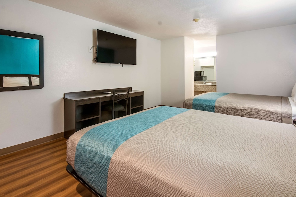 Motel6 Freeport, TX 26/54