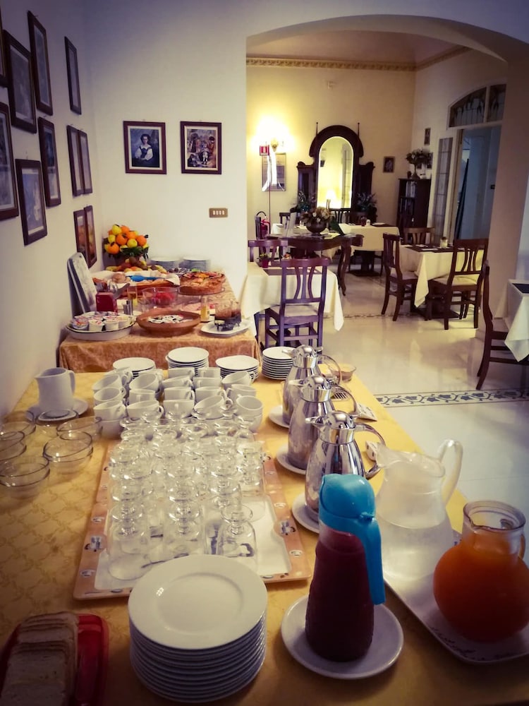 restaurant-cafeteria