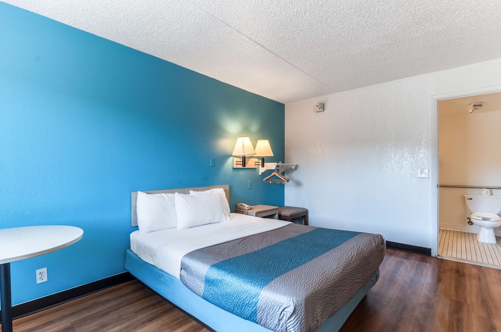 Motel6 Farmington Hills, MI - Northwest - Farmington Hills 12/56