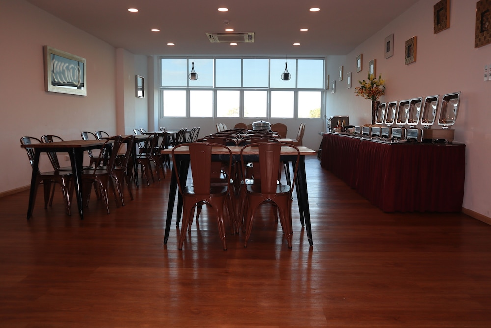 Aman Hills Hotel 28/40