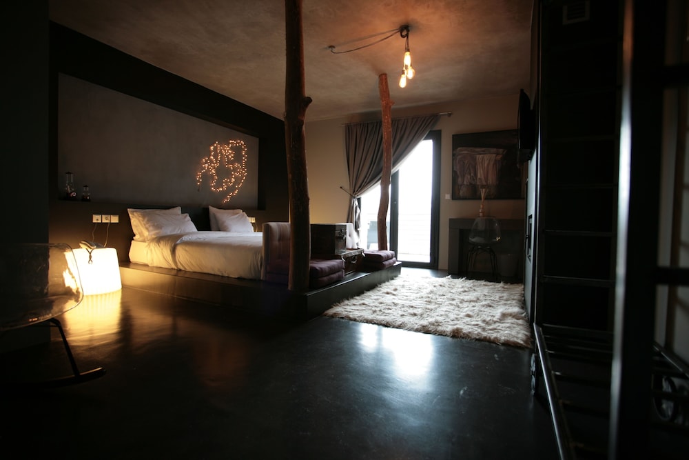 Oniropetra Boutique Hotel 18/75