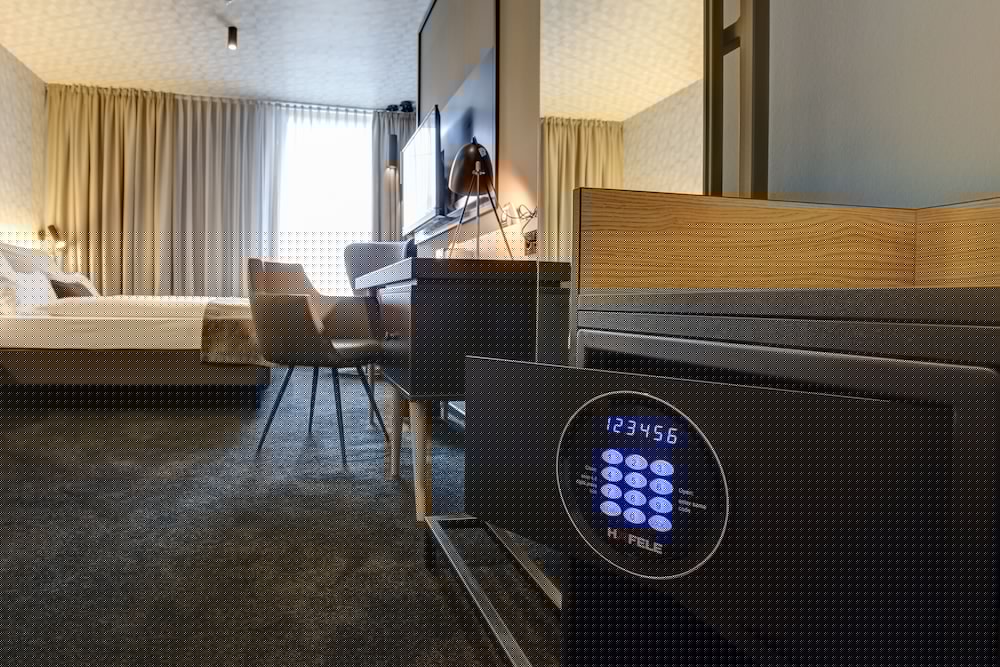 Ff&E Hotel Carlton 3/59