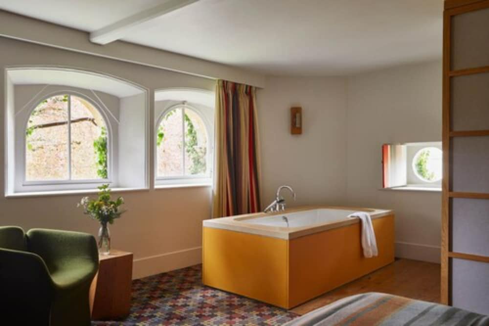 Cowley Manor 51/58