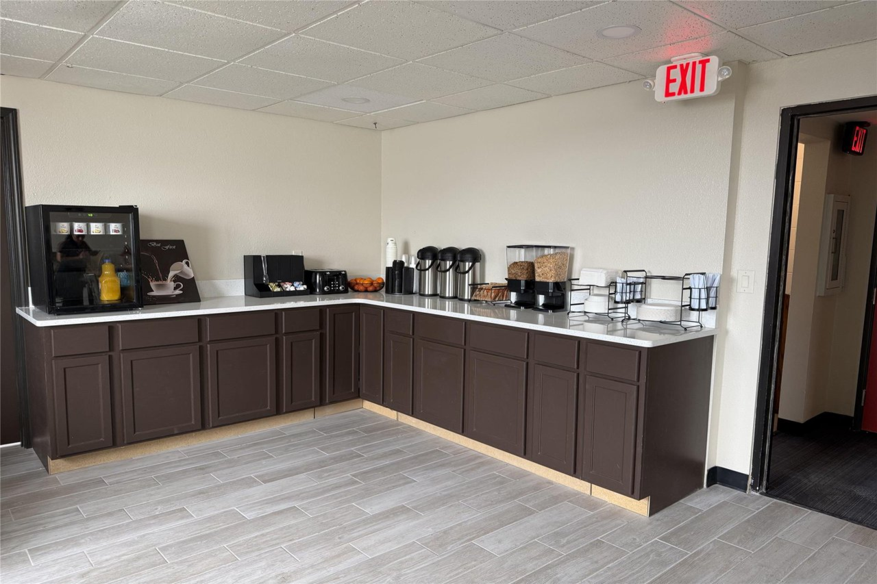 SureStay by Best Western Wichita Airport 4/16