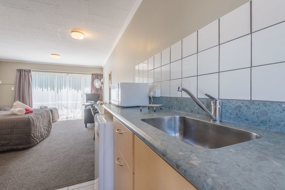 Manuka Crescent Motel 24/63