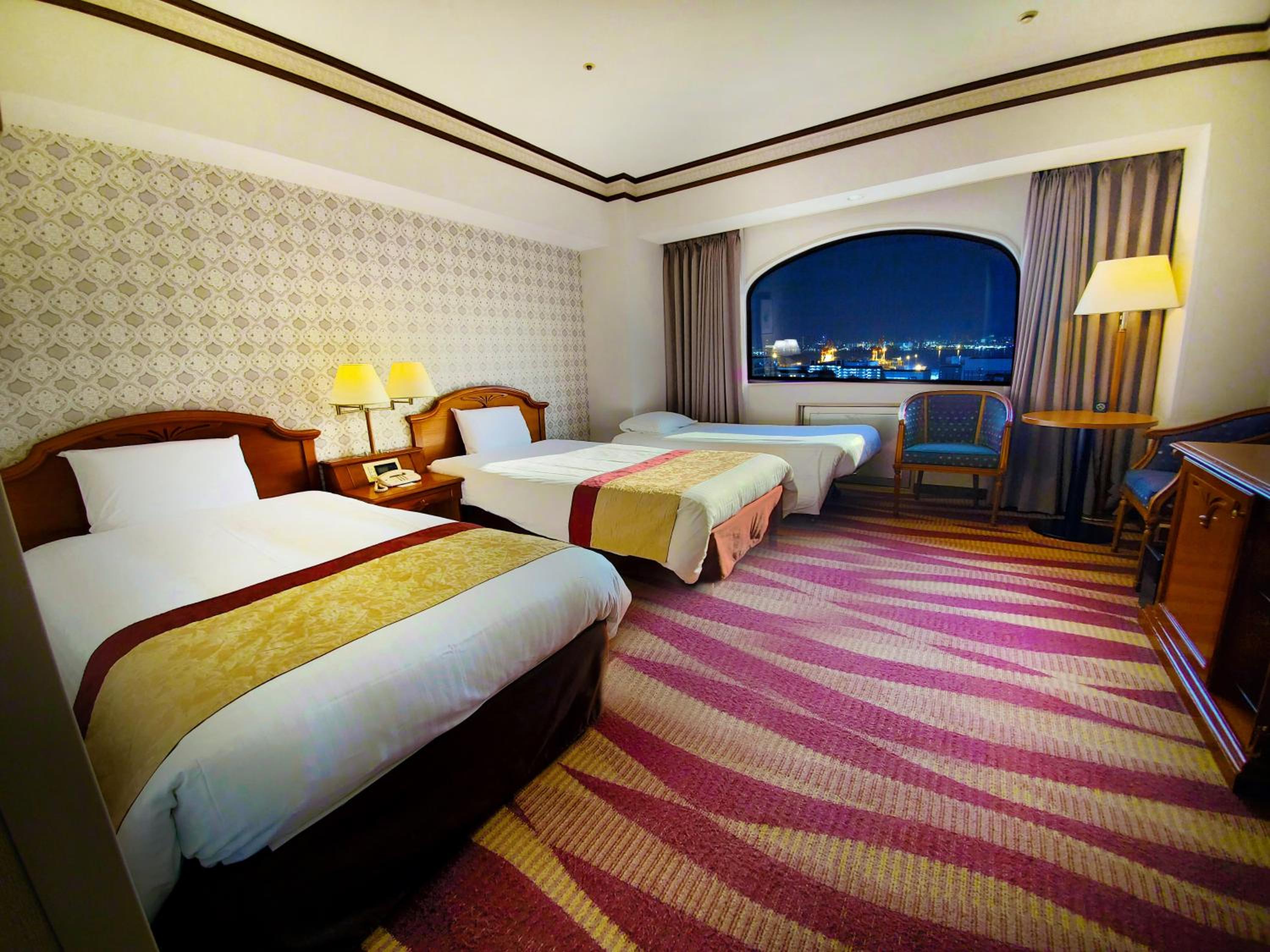 Room, Triple