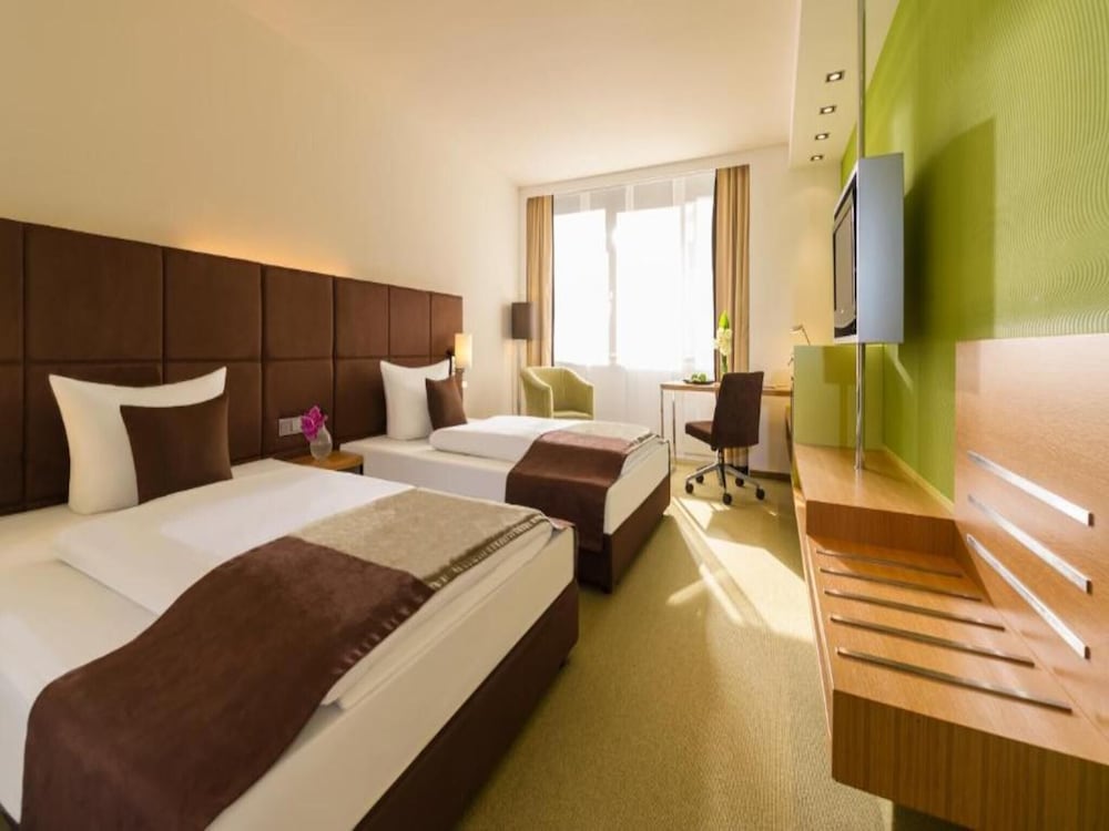 Sunday Hotel Main Taunus Frankfurt/Sulzbach 16/67