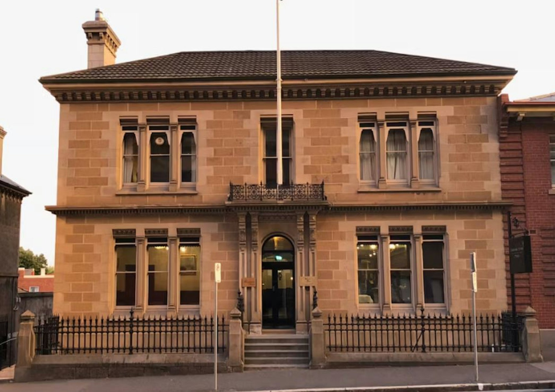 Macquarie Manor Hotel 1/11