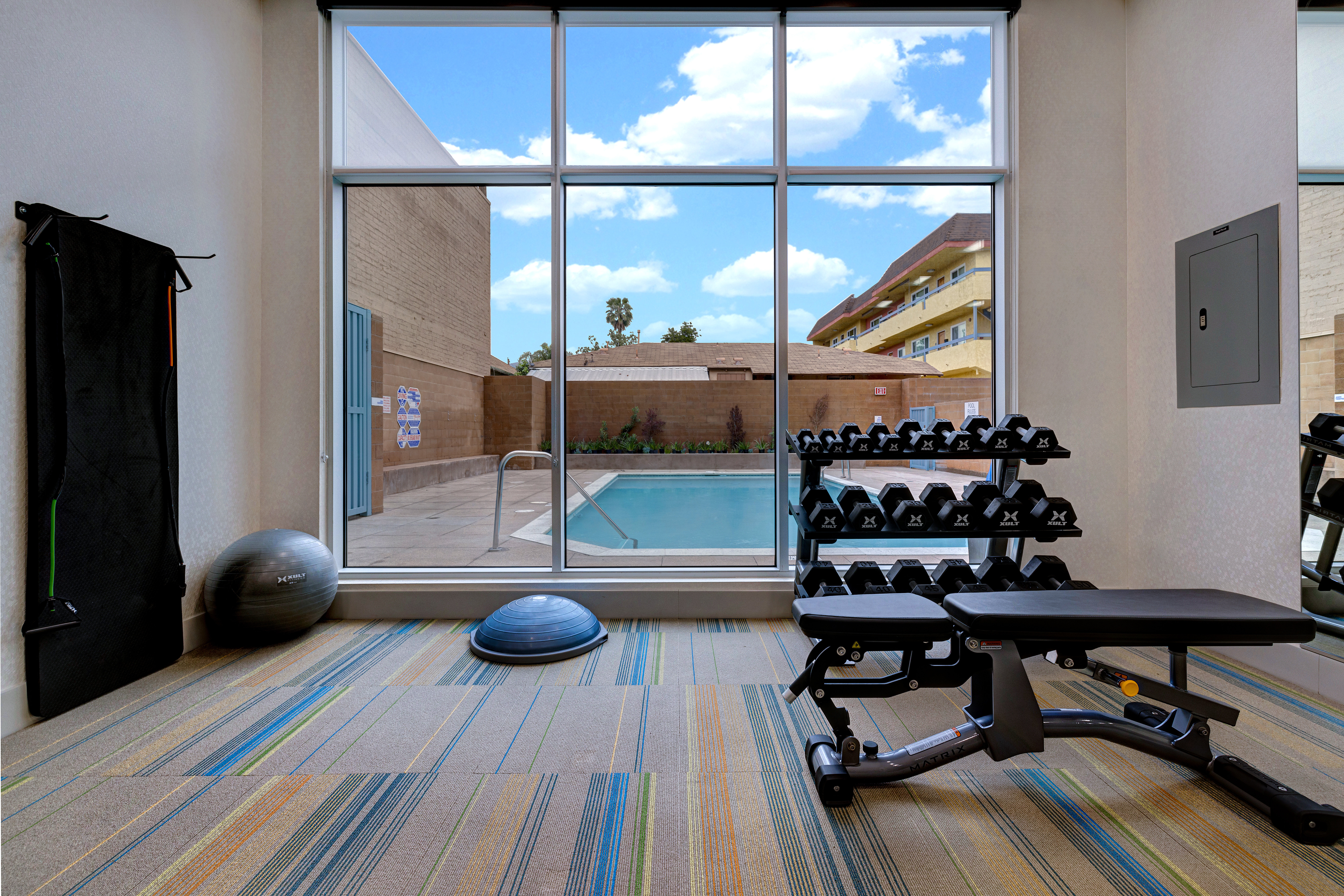 Holiday Inn Express and Suites Glendale Downtown 23/44
