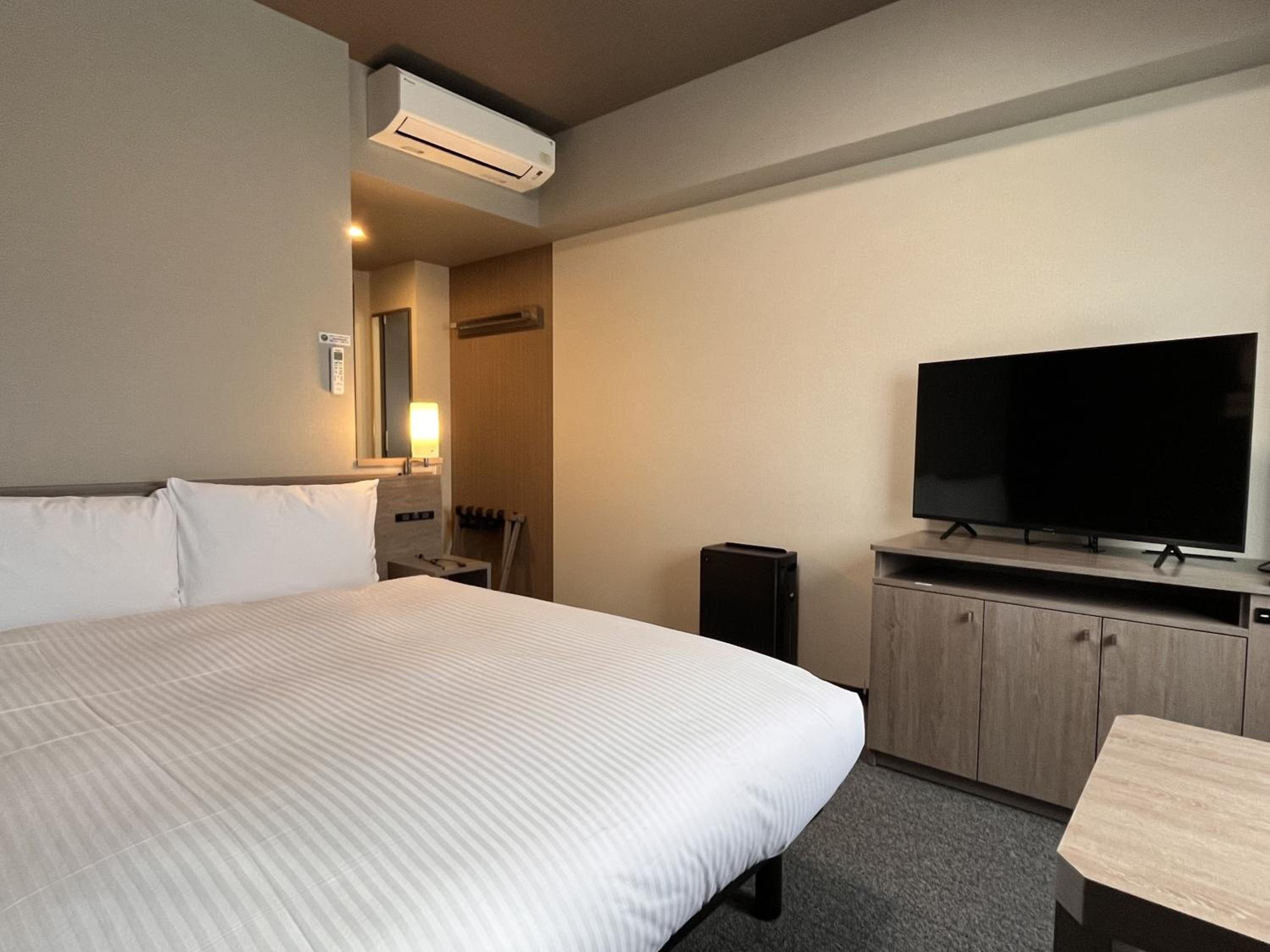 Semi Room, Semi Double Bed, Electronic Cigarette Only, Smoking