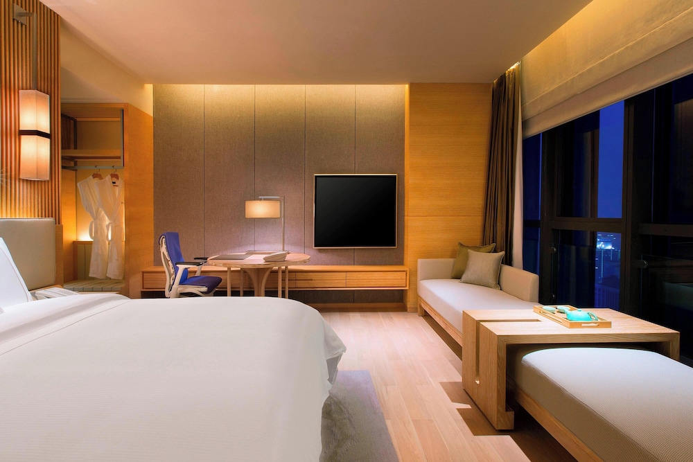 Renovated, Suite, King Bed