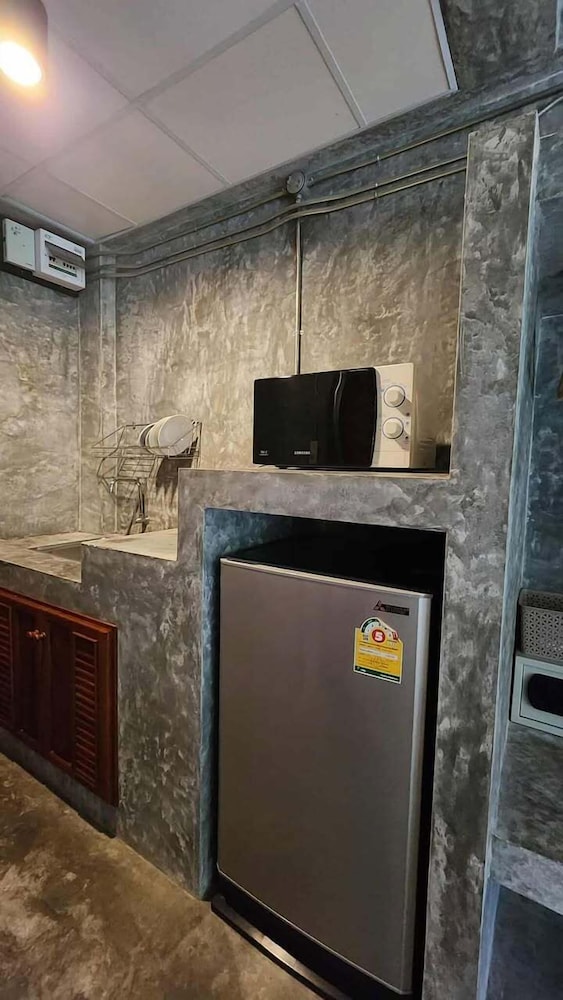 Stucco Loft Residency 16/72