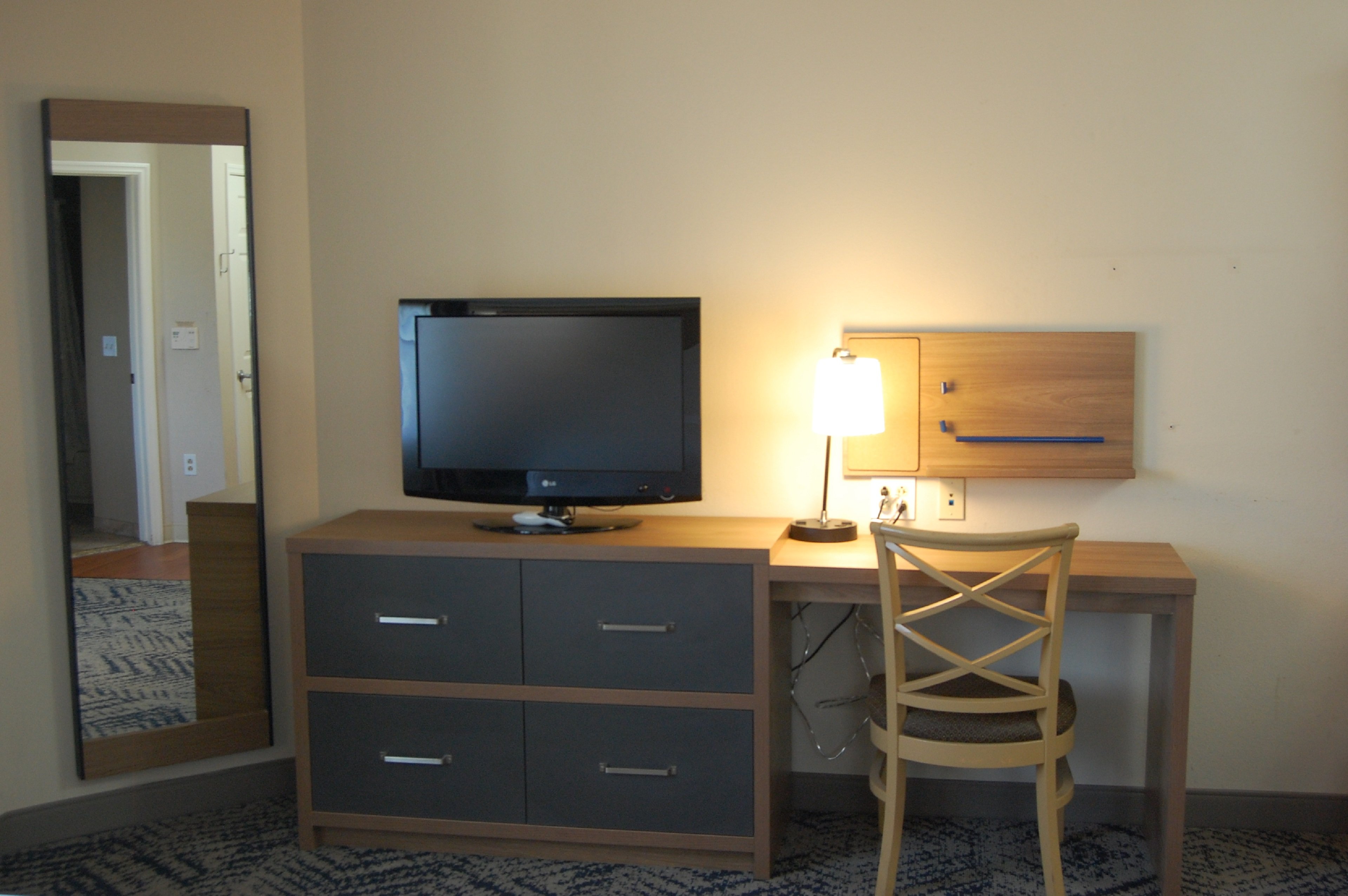 CANDLEWOOD SUITES HARRISBURG 64/76