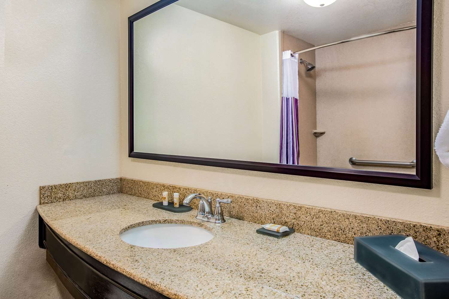 La Quinta Inn & Suites by Wyndham Fowler 60/61