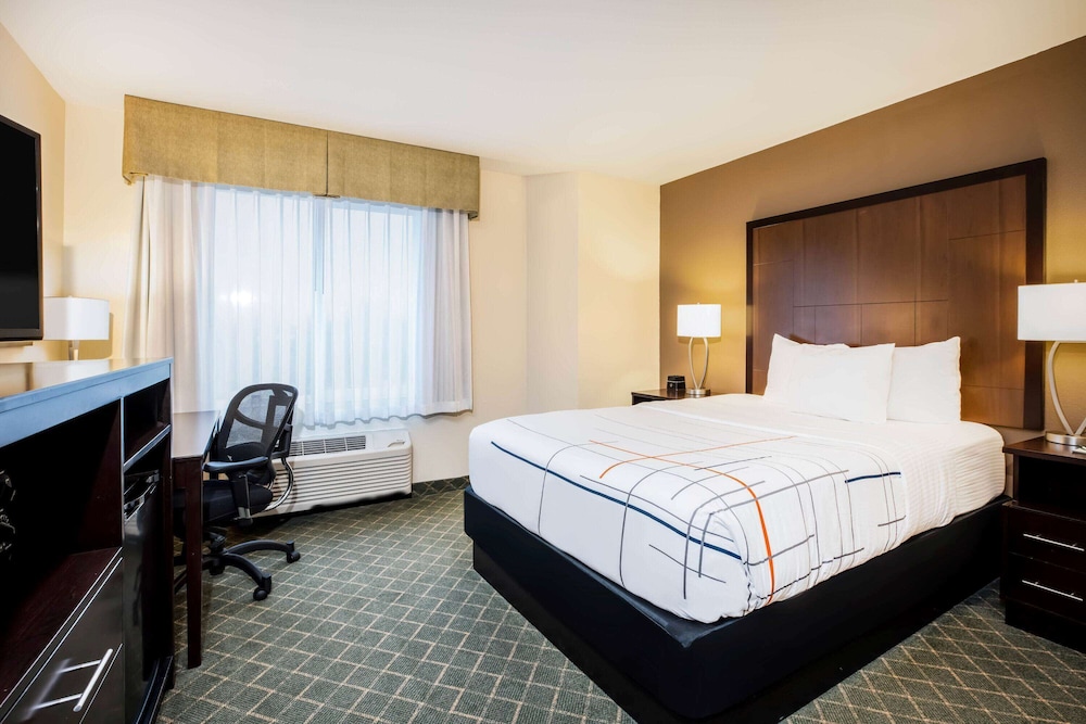 La Quinta Inn & Suites by Wyndham Portland Airport 14/43
