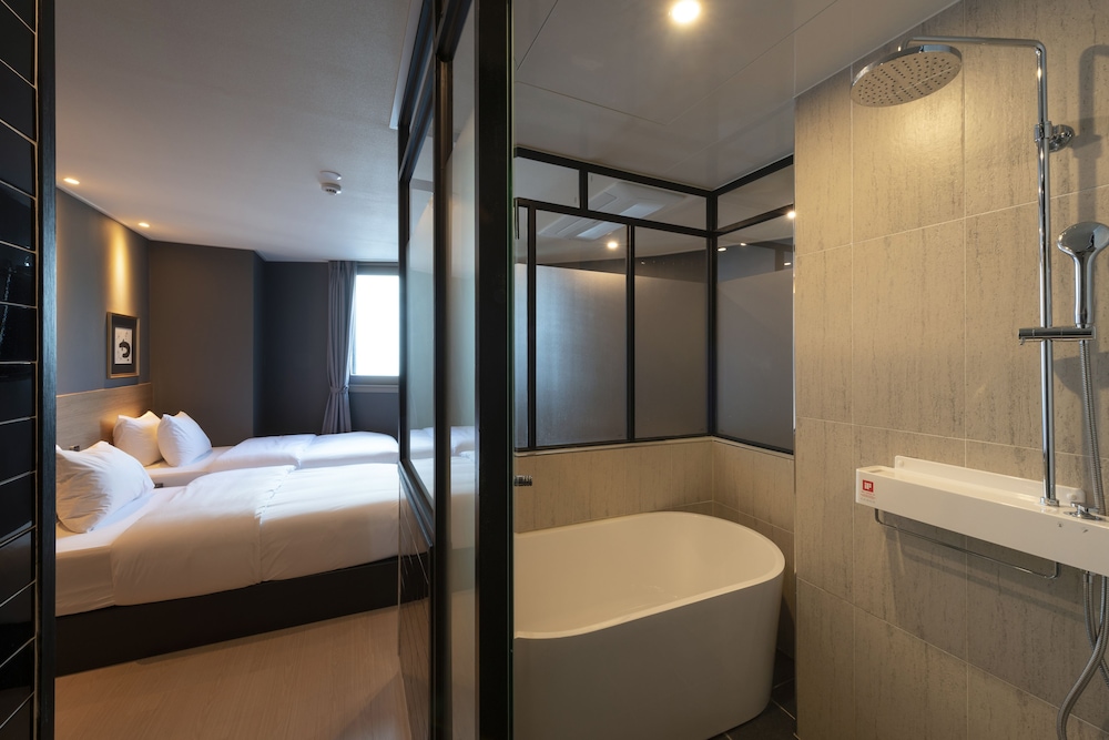 No.25 Hotel Nampo Daecheong 52/54