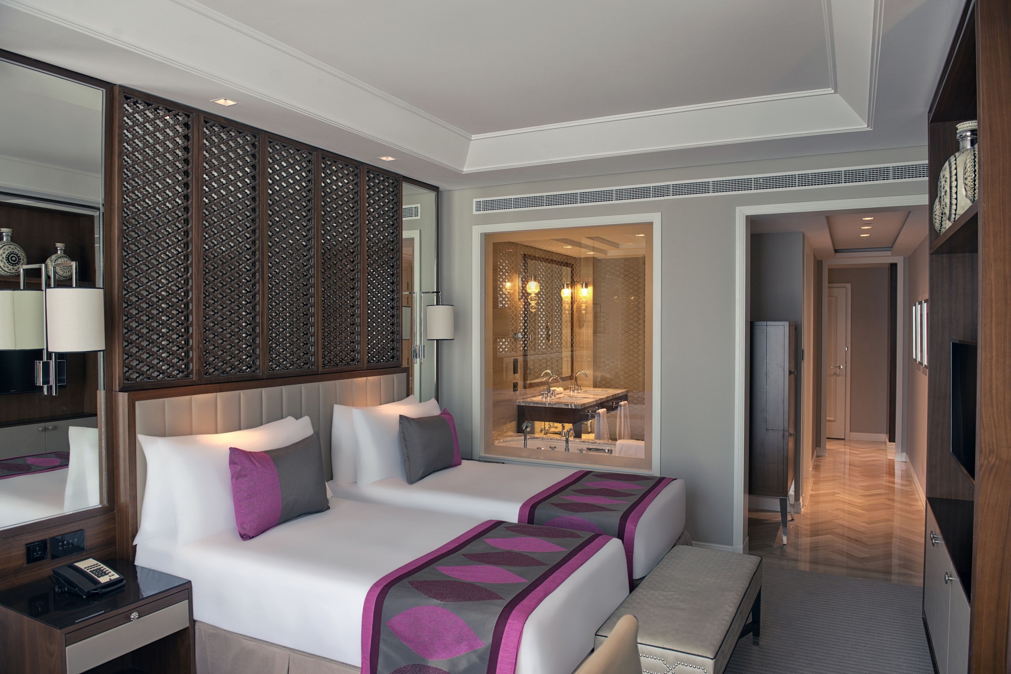 LUXURY, TWIN BEDS, CITY VIEW