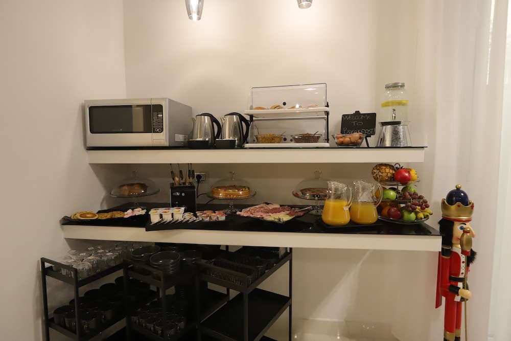 Mecla Suites 4/19