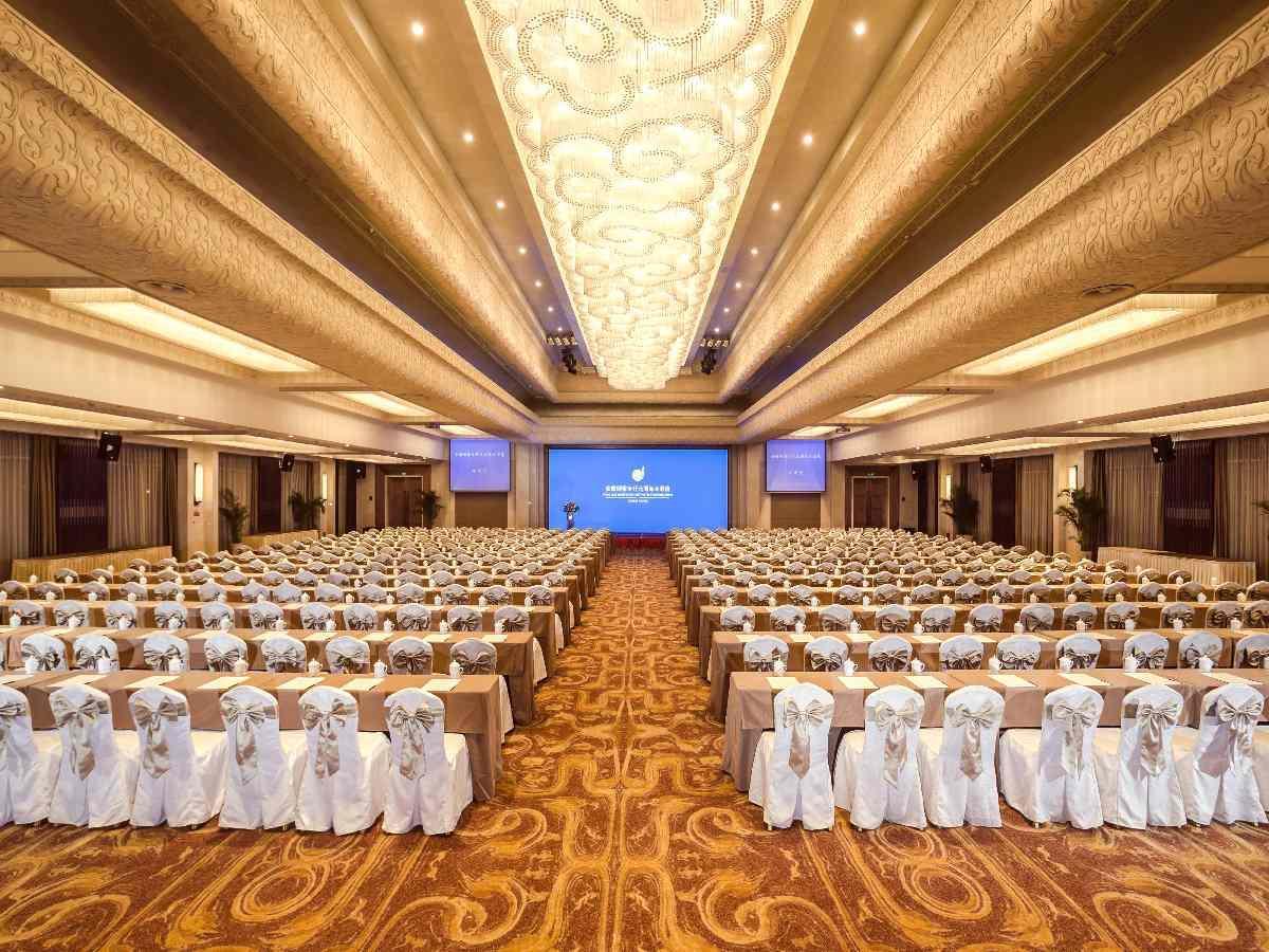 TONGQUETAI NEW CENTURY GRAND HOTEL 41/44