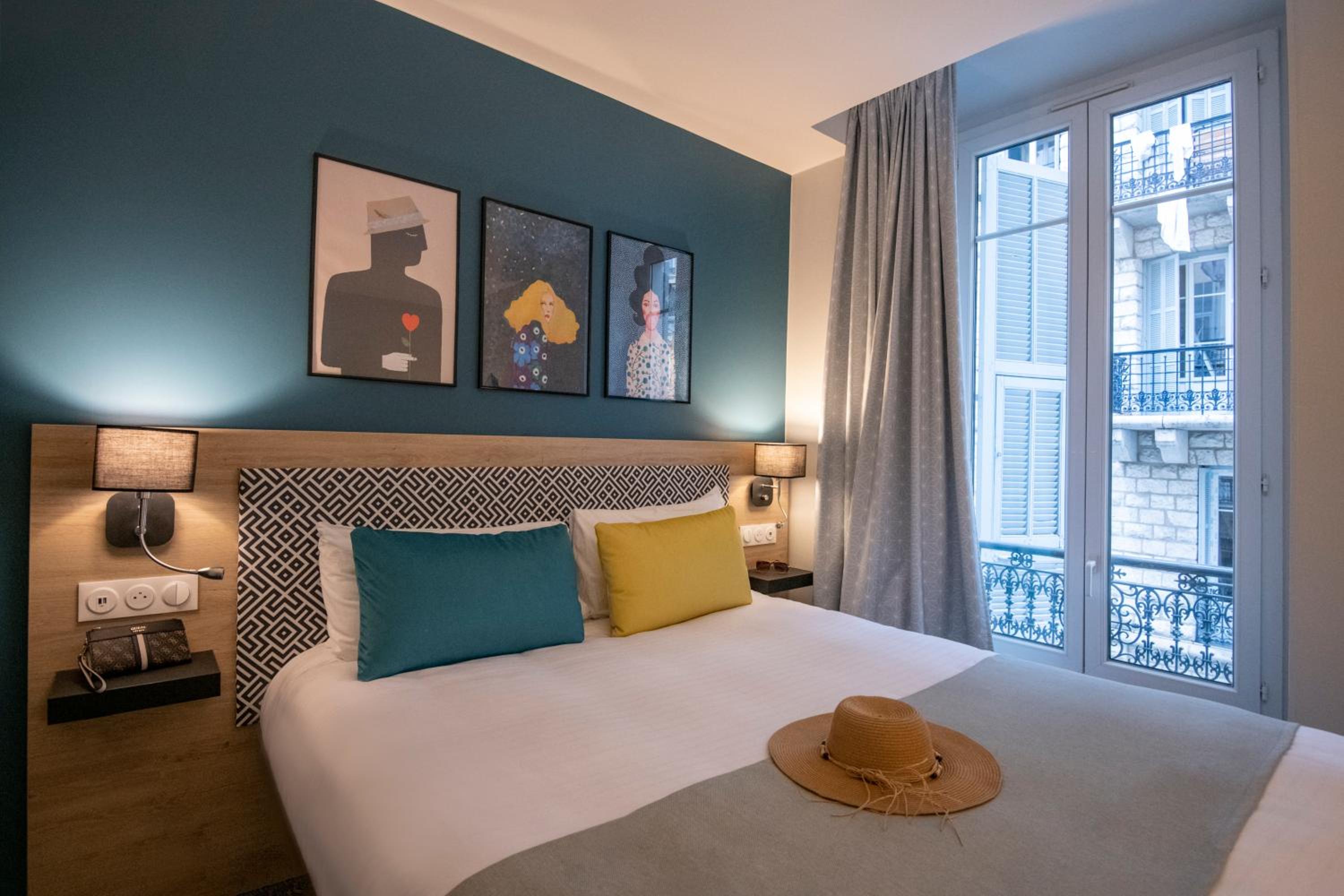 Room, Twin Beds, Outdoor View