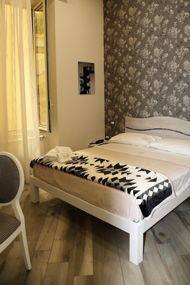 Hermes Rooms For Tourists 23/50