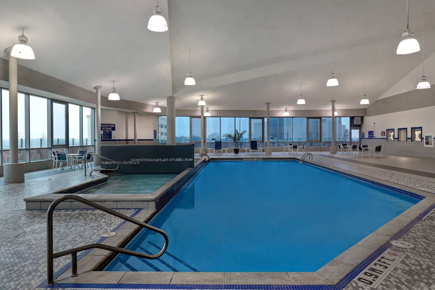 Embassy Suites By Hilton Niagara Falls Fallsview 35/52
