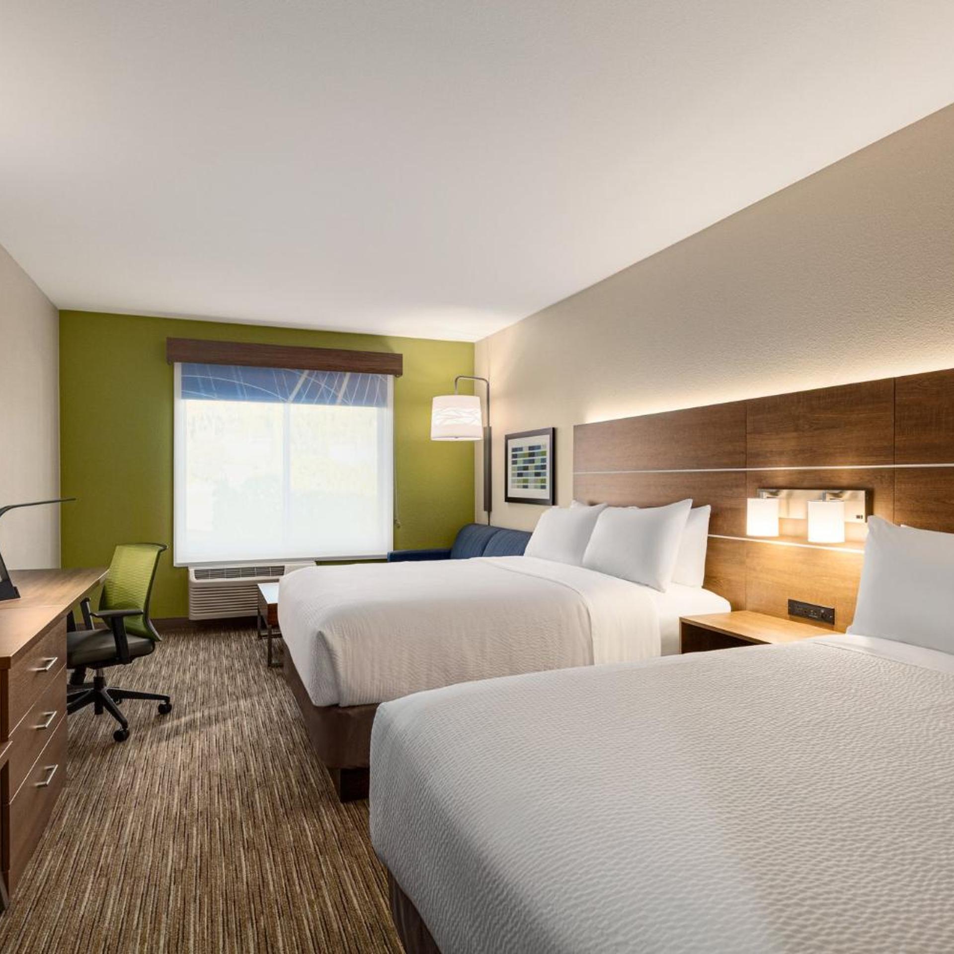 Room, King Bed, 2 Queen Beds, Accessible