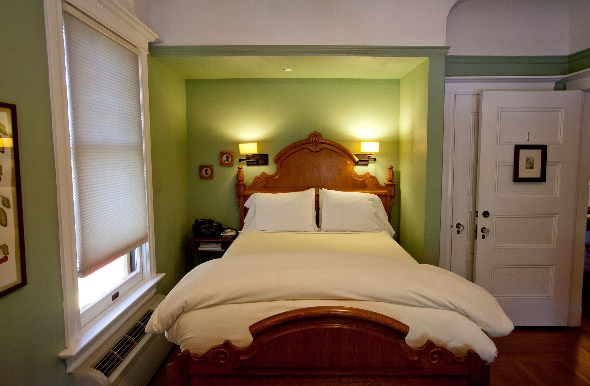 STANDARD, QUEEN BED