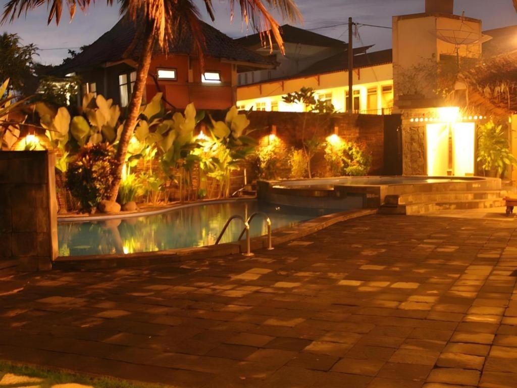 Nyiur Resort Hotel 28/32