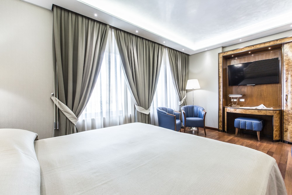 DELUXE, DOUBLE BED, CITY VIEW