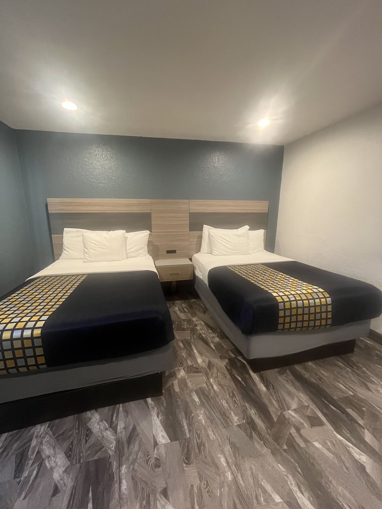 Travel Inn Motel 11/39
