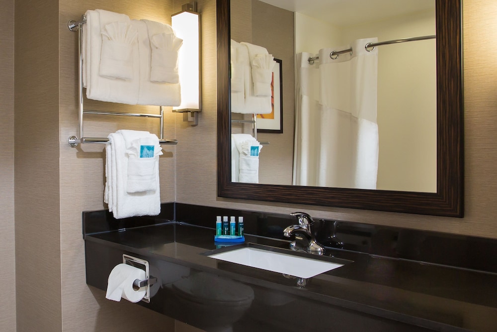 HOLIDAY INN EXPRESS SPRINGFIELD DOWNTOWN 50/53