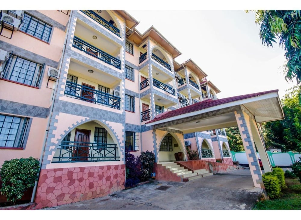 PARKVIEW SAFARI HOTEL & APARTMENTS 3/47