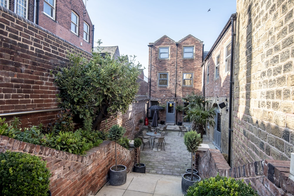 The George Wright Boutique Hotel, Bar & Restaurant 34/44